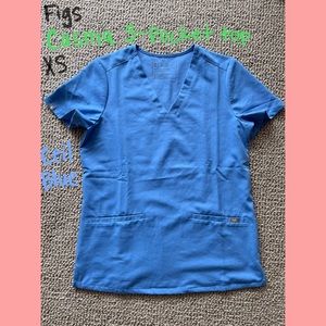 Figs Casma Three-Pocket Scrub Top XS in Ceil Blue